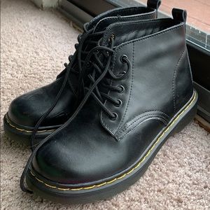 Black ankle boots 🥾